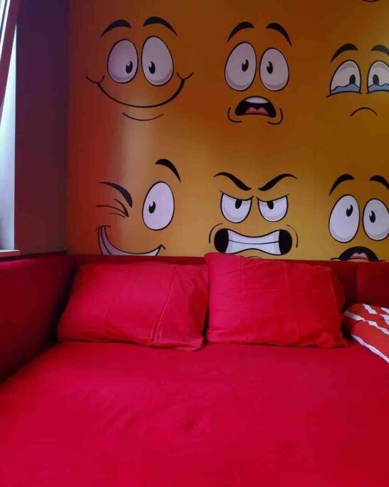 Apartament Emoji House