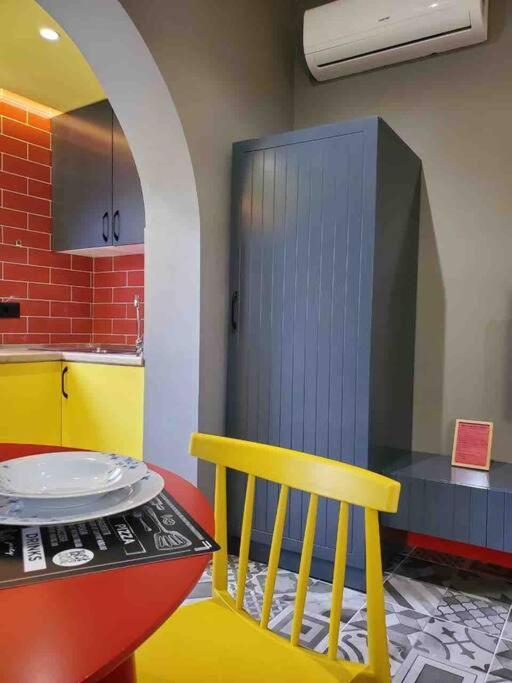 Apartament Emoji House